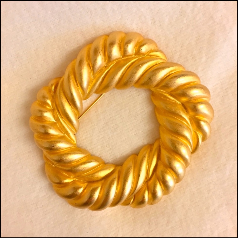 BROOCH 💎 WARM BRUSH GOLD SWIRL